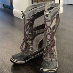 Sorel Women's Dark Brown and Black Lace-Up Winter Boots